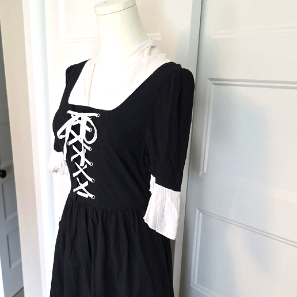 Scarlett Darkness Black and White Lace-Up Long Sleeve Dress - Picture 4 of 8